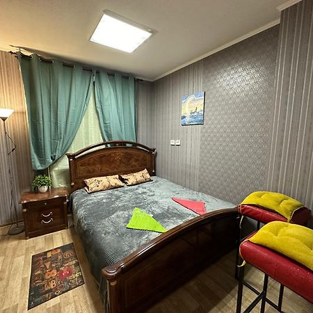 Ararat-Poznyaki Hostel Kiev Esterno foto