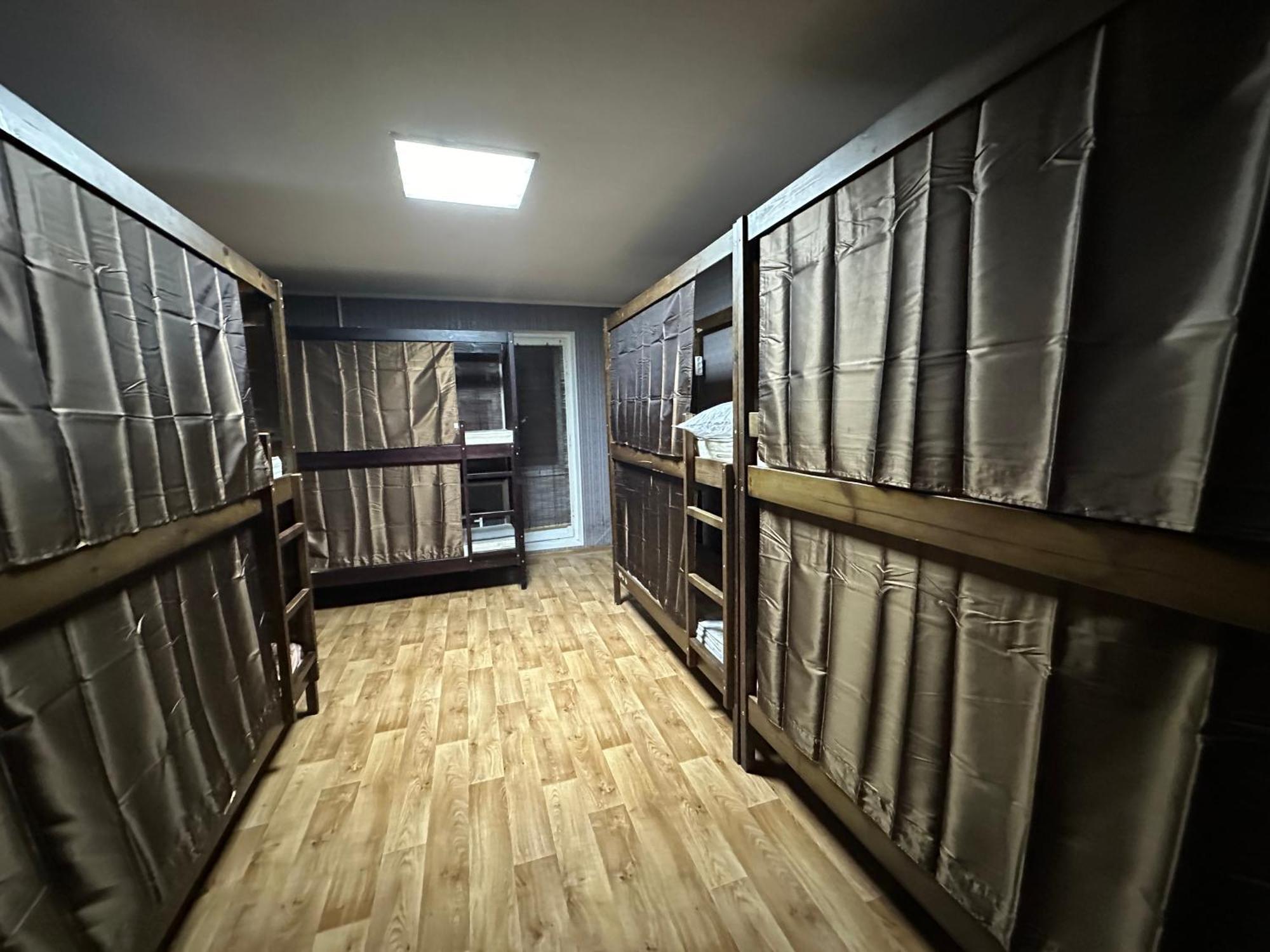 Ararat-Poznyaki Hostel Kiev Esterno foto