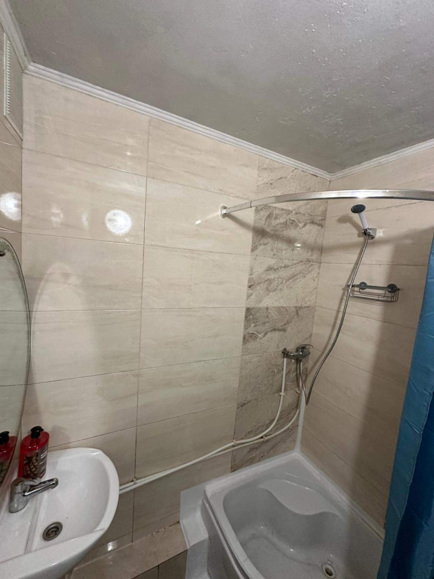 Ararat-Poznyaki Hostel Kiev Esterno foto