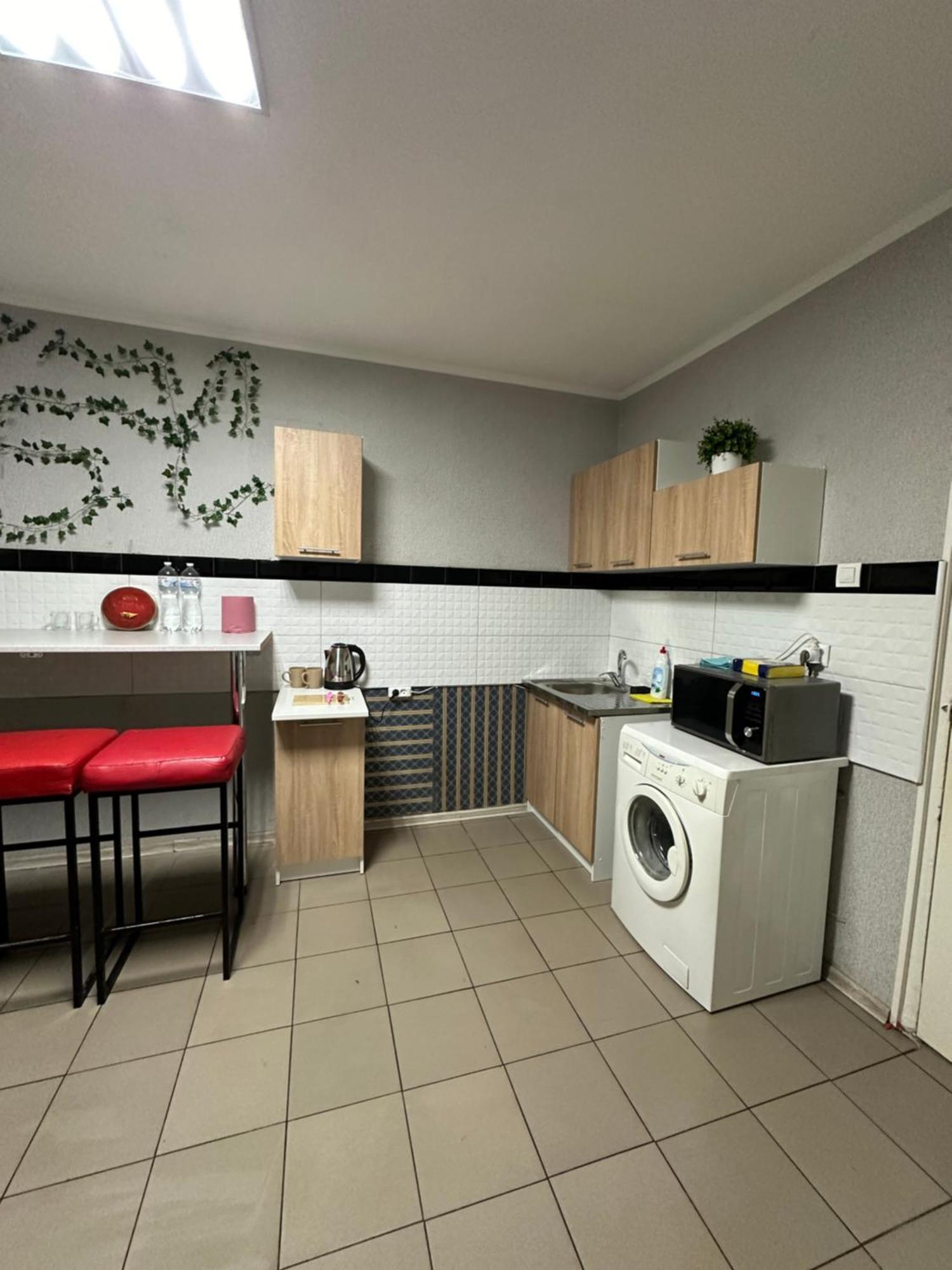 Ararat-Poznyaki Hostel Kiev Esterno foto